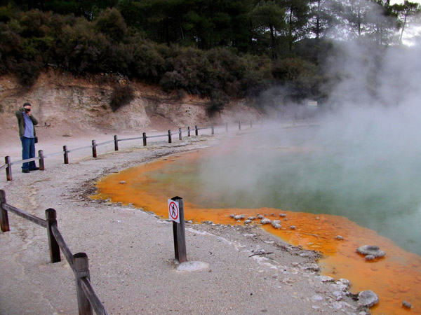 00e Wai o tapu.jpg