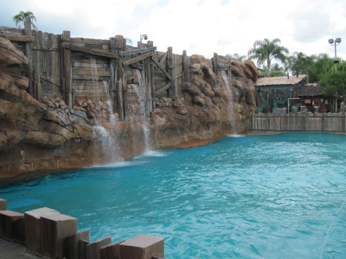photo tr disneys typhoon lagoon theme park review typhoon lagoon wave pool how it works