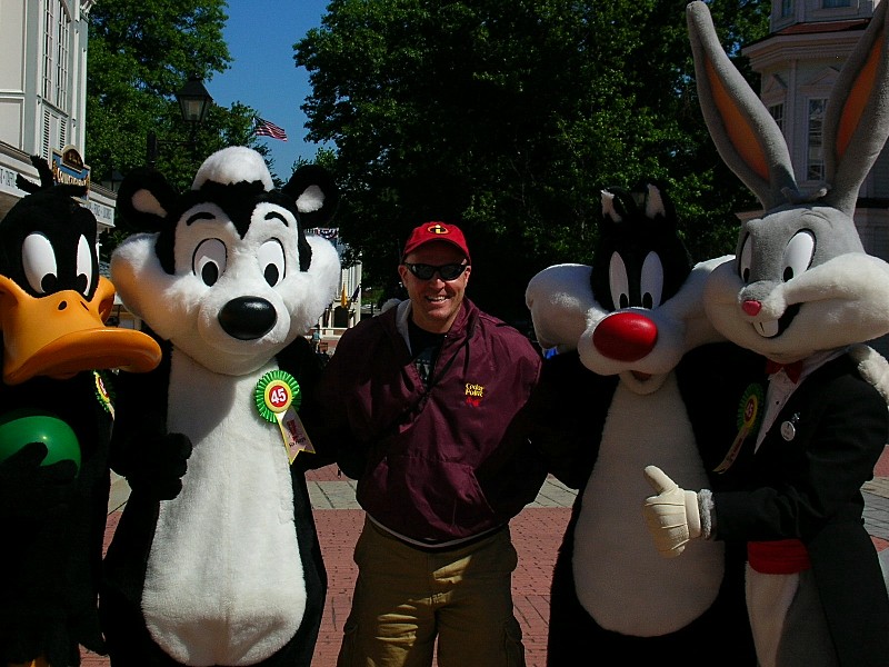 theme park review photo tr six flags america six flags characters