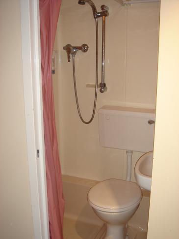 carlton bathroomweb.JPG