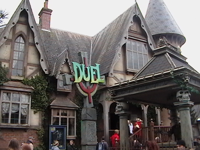 duel_haunted_house_and_dark_laser_ride_1