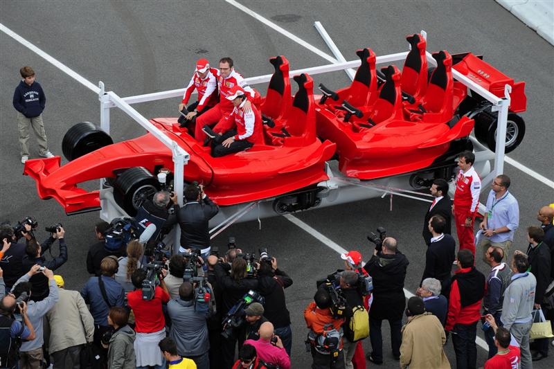 felipe_massa__stefano_domenicali__team_principle___fernando_alonso_left_to_right__medium_.jpg