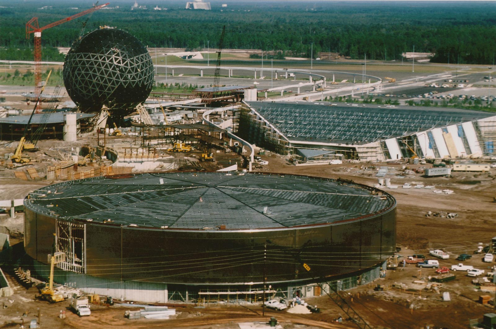 imagineering-disney_epcot-center-construction-3.jpg