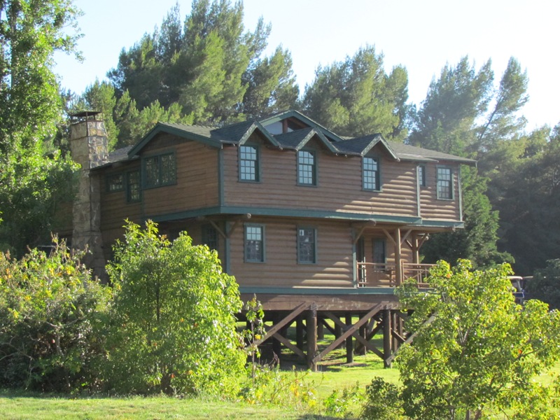 Coach Tv Show Cabin