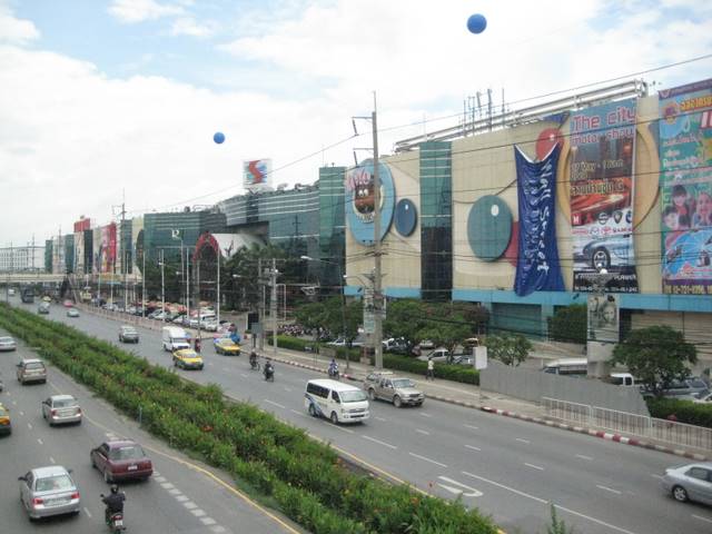 Seacon Square & Yoyo Land Bangkok 002.JPG