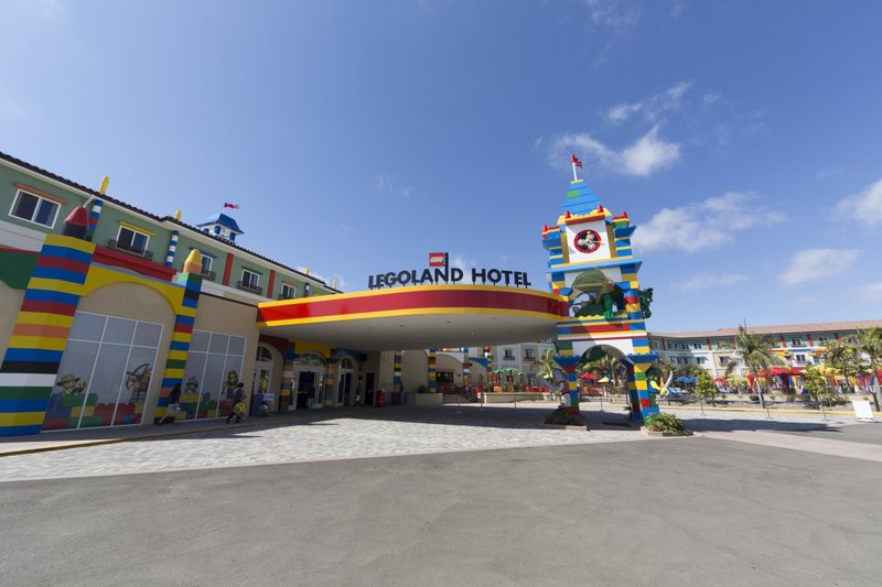 05_LEGOLAND Hotel Entrance.jpg (564.51 KiB) Viewed 5805 times 05_LEGOLAND Hotel Entrance.jpg