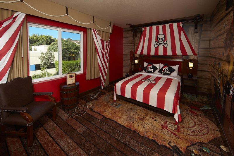 06B_Pirate Themed Room-Adults.jpg (764.24 KiB) Viewed 5805 times 06B_Pirate Themed Room-Adults.jpg