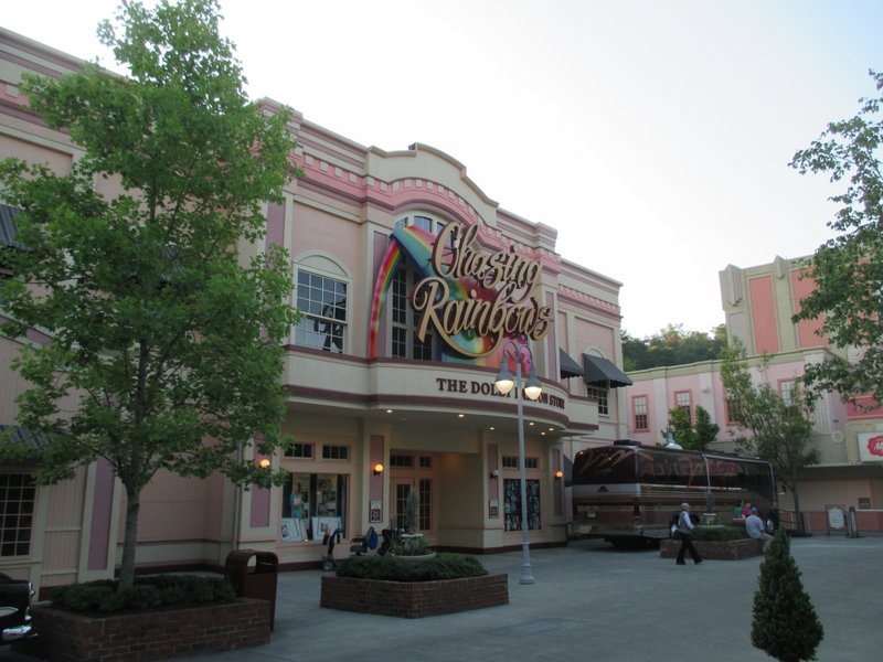 Chasing Rainbows Museum.JPG (757.37 KiB) Viewed 250 times Chasing Rainbows Museum.JPG