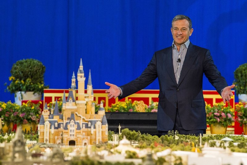 thumb_image_shdr_bob_iger_and_shanghai_d