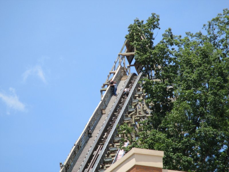 Lightning Rod Work on Lift Hill 1.JPG (881.61 KiB) Viewed 4290 times Lightning Rod Work on Lift Hill 1.JPG