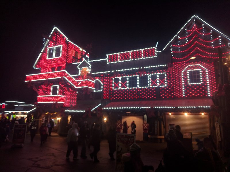 Santa's House.jpg (742.16 KiB) Viewed 828 times Santa's House.jpg