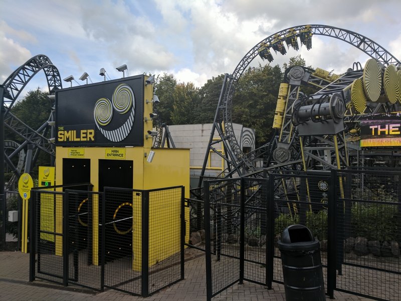 Smiler Dive Loop.jpg (868.49 KiB) Viewed 1644 times Smiler Dive Loop.jpg