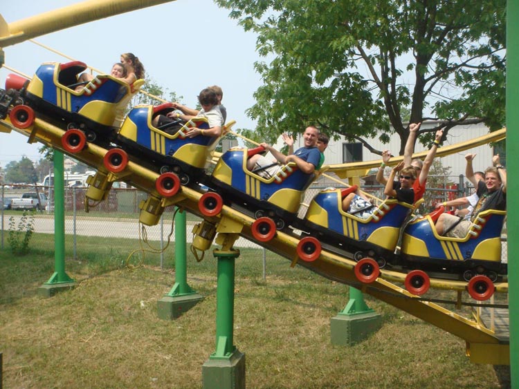 Six Flags Kentucky Kingdom - Roller Skater