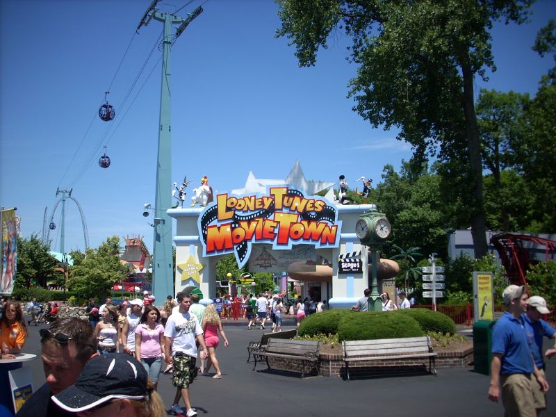 Mandatory trash cans shots ! and something you will never see at La Ronde, Mandatory trash cans shots ! and something you will never see at La Ronde,