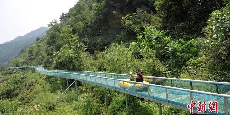 Glass-Bottomed Water Slide Opens in China!