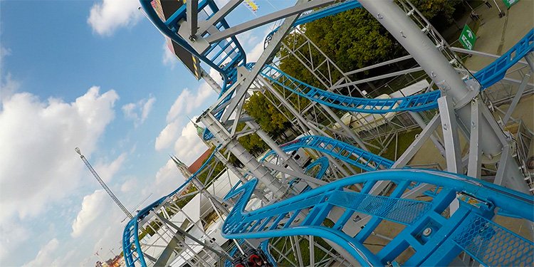 Crazy Swinging Roller Coaster