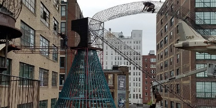 Robb & Elissa in the USA: City Museum!