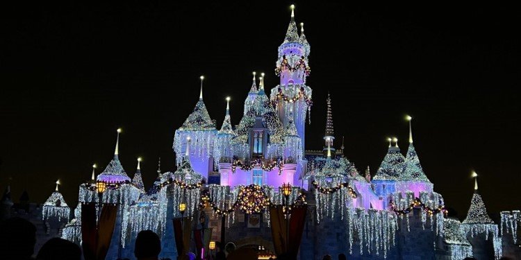 Celebrating the Holidays at the Disneyland Resort!