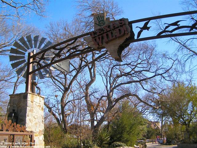 fwzoo-txwild-entrance001 (Small).jpg