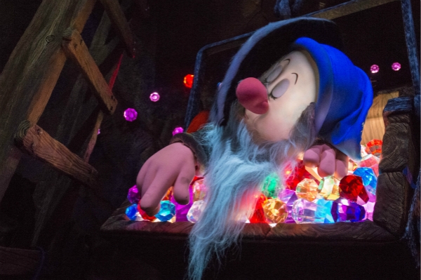 Seven-Dwarfs-Mine-Train-6001.jpg