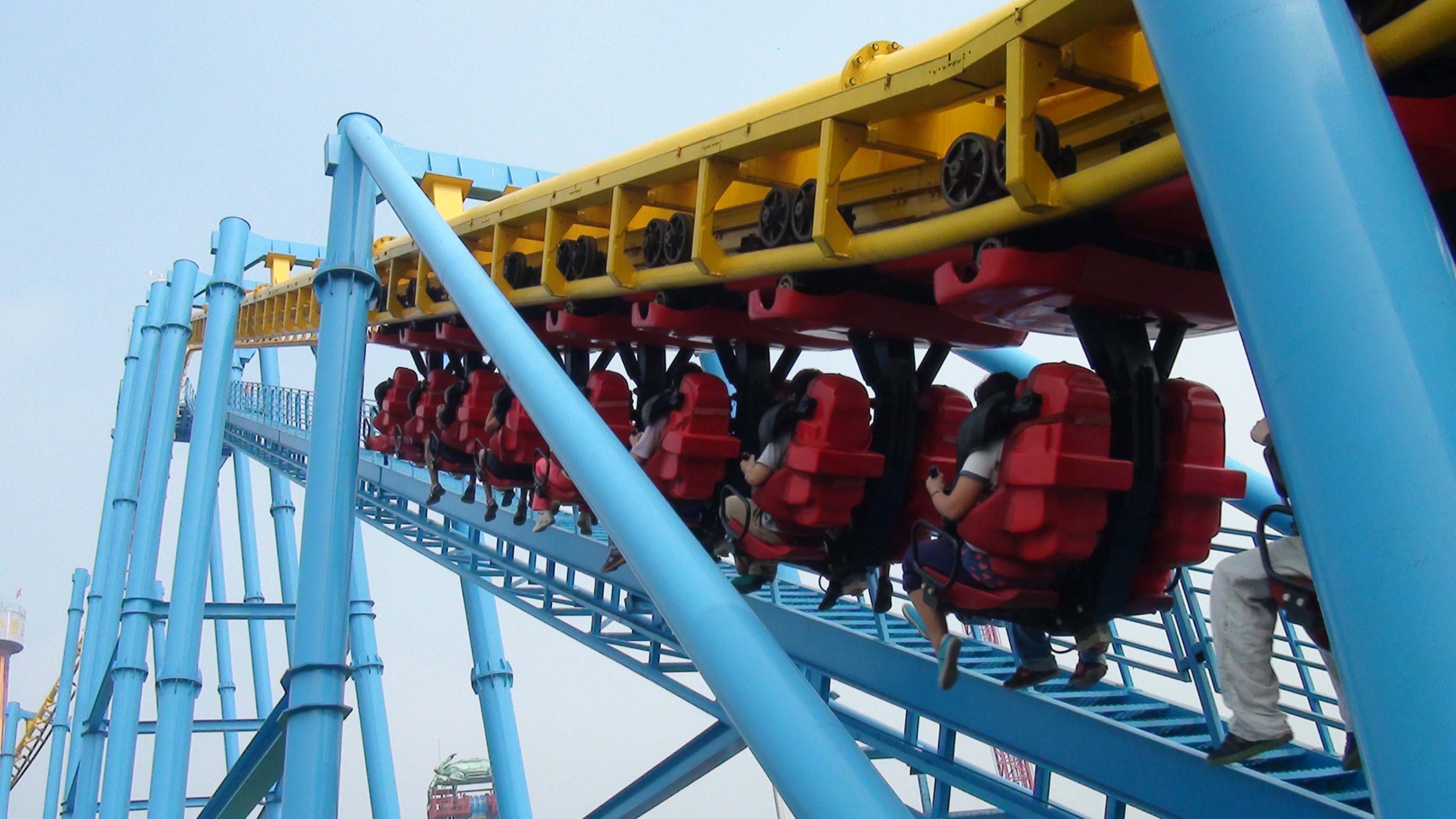 Crab Island Resort Amusement Park Hanging Roller Coaster