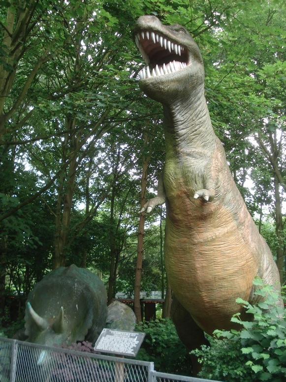 dinosaurs gullivers world