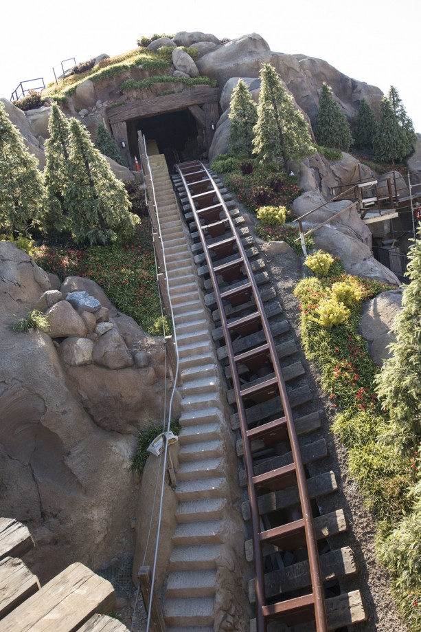 disney magic kingdom seven dwarfs mine train fastpass english