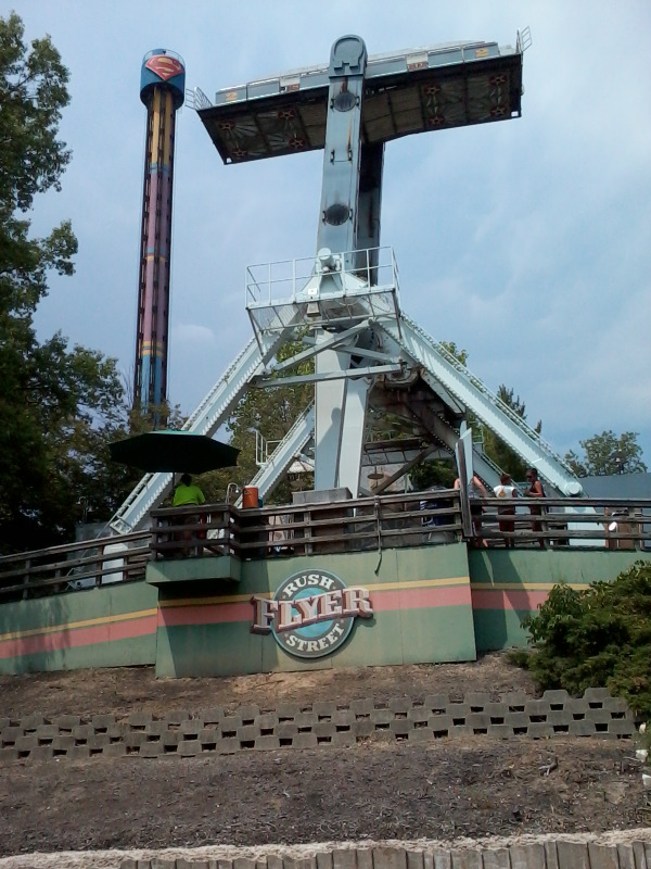 Six Flags St. Louis - Rush Street Flyer