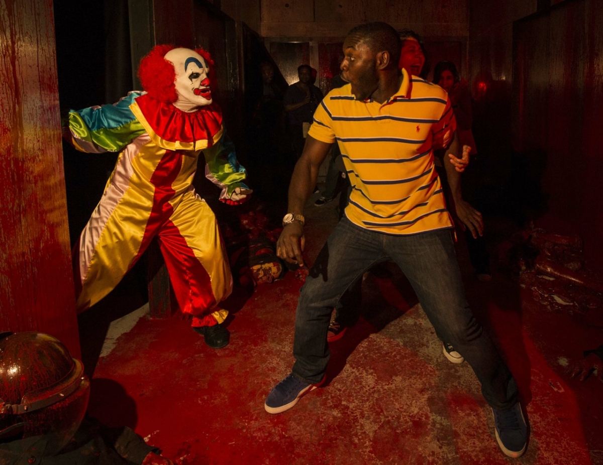 horror halloween universal nights orlando studios woods cabin clowns hhn evil werewolf yes tour london american deliciously worthy cringe film