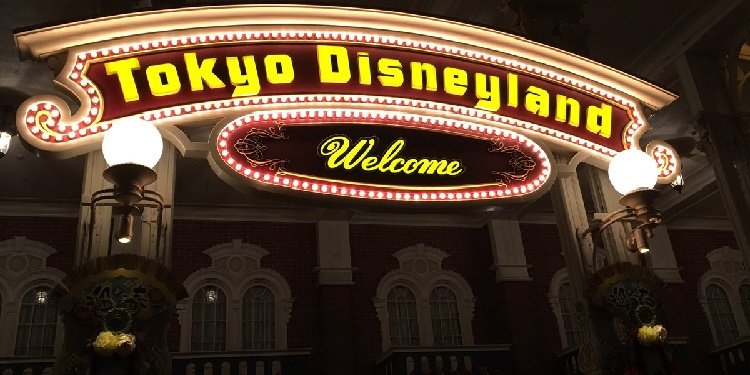 Robb & Elissa's 1st Day at Tokyo Disneyland!