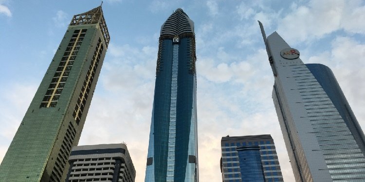 Robb & Elissa in the UAE!
