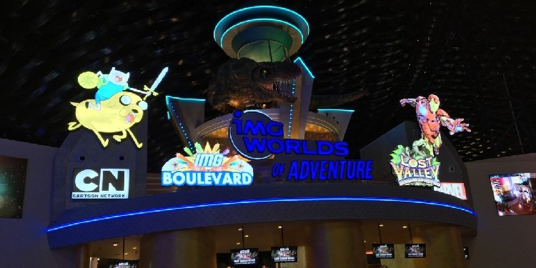 Robb & Elissa in the UAE: IMG Worlds of Adventure!