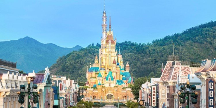 Hong Kong Disneyland's 15th Anniversary!