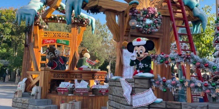 Holidays at the Disneyland Resort!