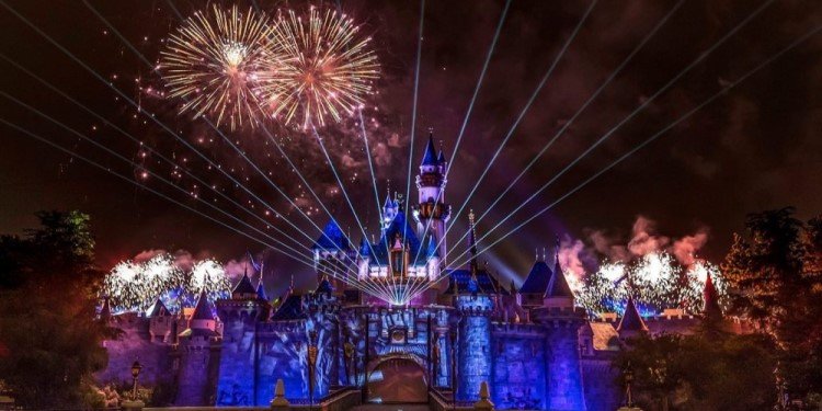 Nighttime Shows Returning to Disneyland!